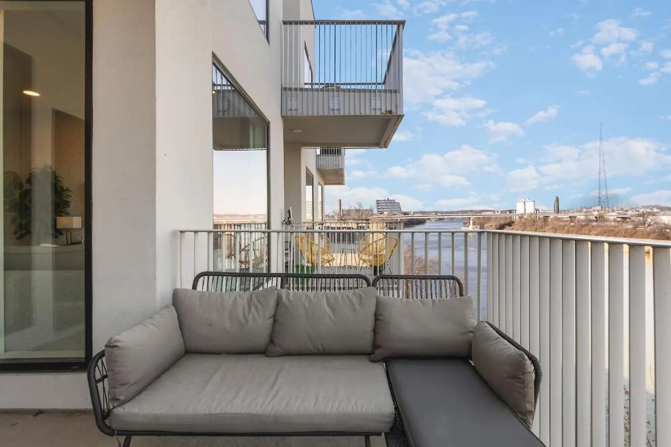 Luxury Riverview Condo With Patio Walk To Broadway 纳什维尔