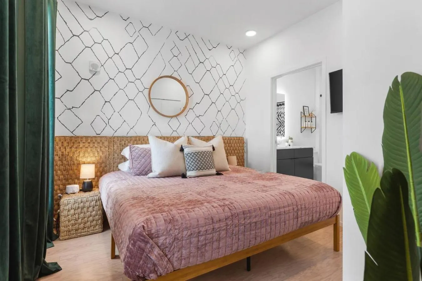 Luxury Riverview Condo With Patio Walk To Broadway 纳什维尔 度假居