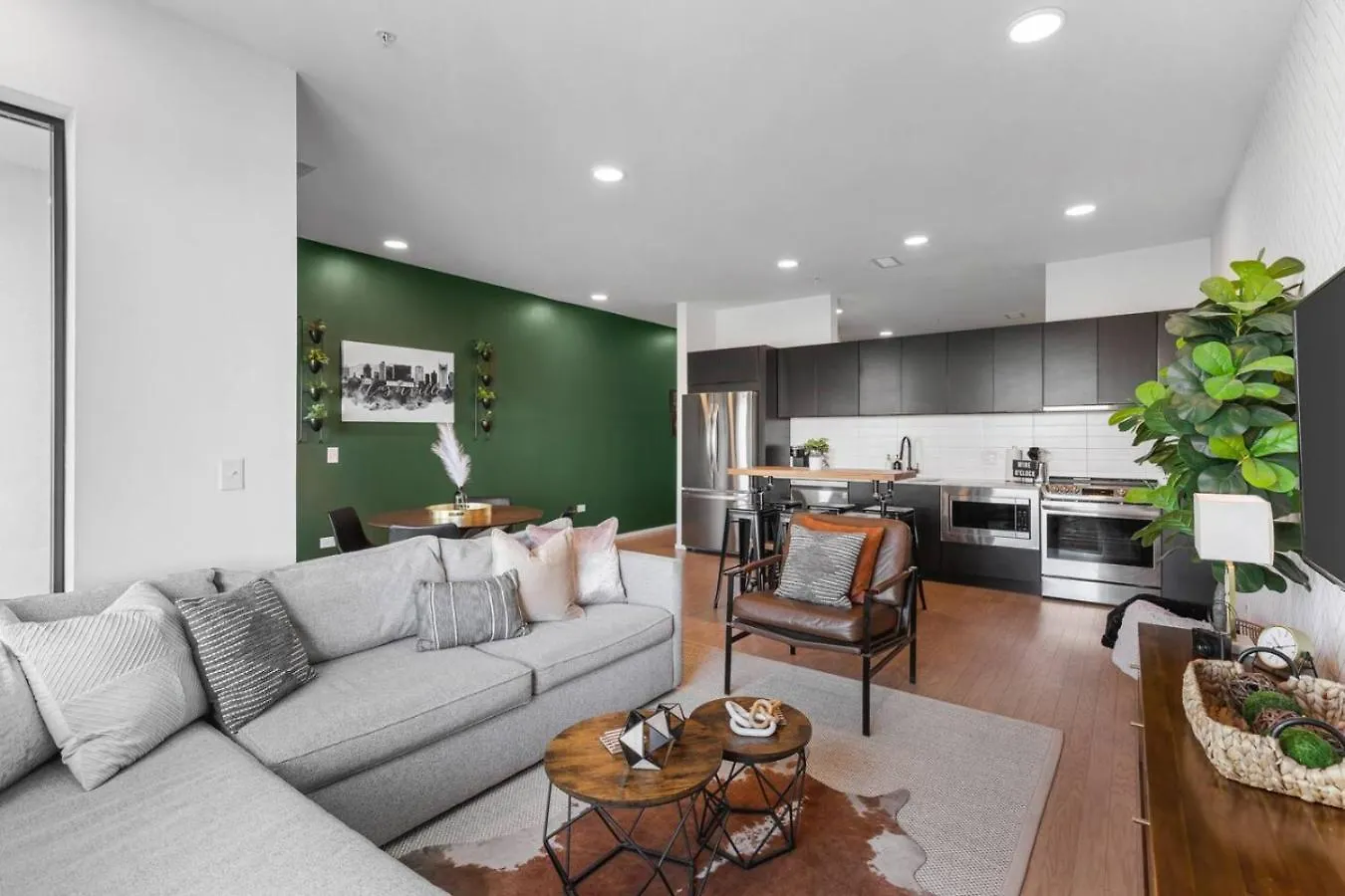 Luxury Riverview Condo With Patio Walk To Broadway 纳什维尔 度假居